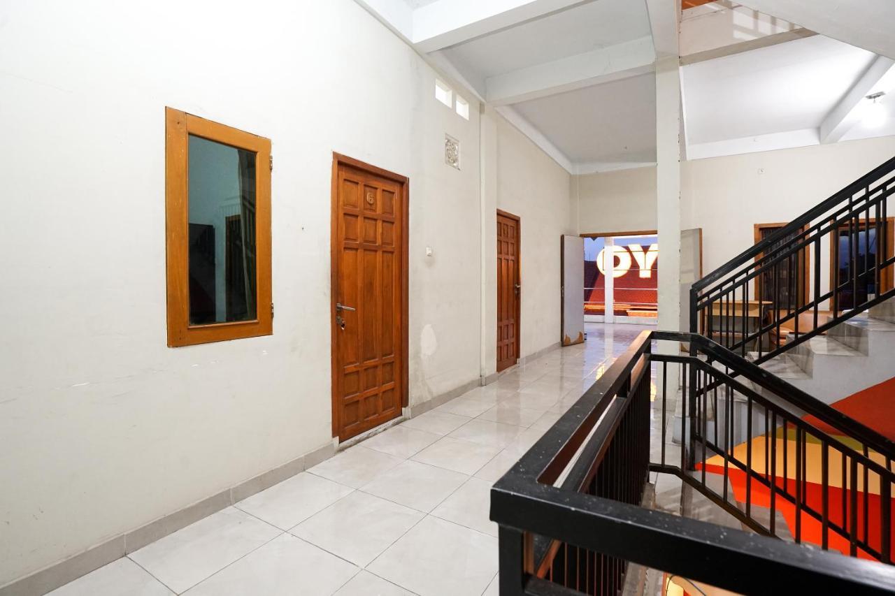 Kartika Syariah Homestay By Stayku Surabaya Exterior foto