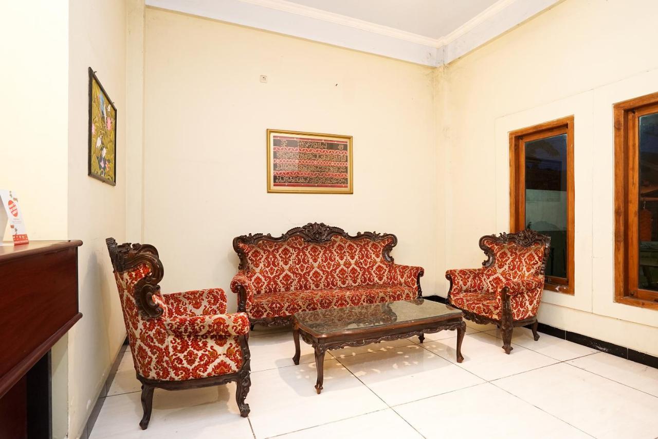 Kartika Syariah Homestay By Stayku Surabaya Exterior foto
